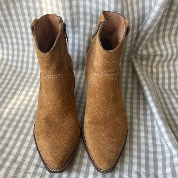 Madewell suede western cowboy inspired ankle Hailie boots in great condition. - Picture 4 of 16